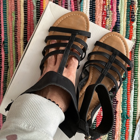 Sandals used but in great shape size 6 - Picture 3 of 4
